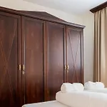 International House Standard Zw 10