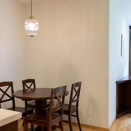 아파트 International House Standard Zw 10