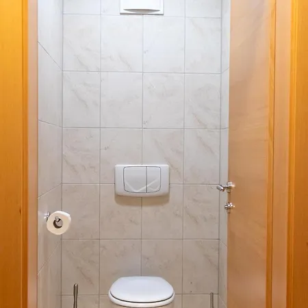 International House Standard Zw 10 아파트 *